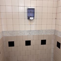 LA Fitness - Mold and Roach