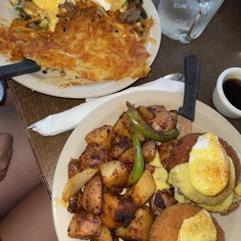 Bill's Cafe - Crab Cakes Benedict** & Tri-Tip Benedict** - Breakfast & Brunch Near Me - San Jose, California