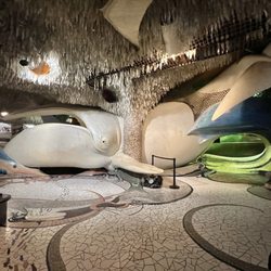 City Museum - Underwater-esque space