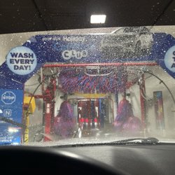 Holiday Stationstores - Full service!