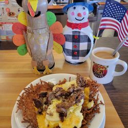 Waffle House - Extra crispy hashbrowns bowl with eggs and sausage w cheese and onions and mushrooms sautéed.