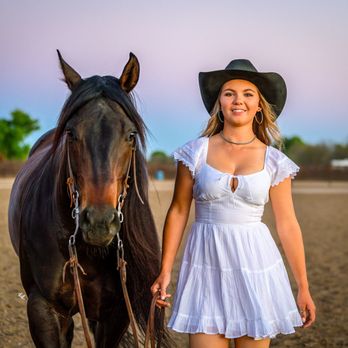 Lamell Photography - Senior Photos - Session Photography Near Me - Desert Hills, Arizona Lamell Photography - Senior Photos - Session Photography Near Me - Desert Hills, Arizona