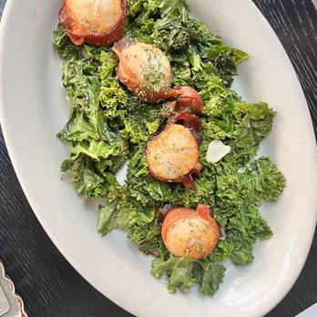 Black Bottle - Bacon Lemon Scallops And Frizzled Kale - New American Near Me - Bellevue, Washington Black Bottle - Bacon Lemon Scallops And Frizzled Kale - New American Near Me - Bellevue, Washington