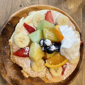 Aloha Kitchen - Soufflé pancake with seasonal fruits - Breakfast & Brunch Near Me - Honolulu, Hawaii Aloha Kitchen - Soufflé pancake with seasonal fruits - Breakfast & Brunch Near Me - Honolulu, Hawaii