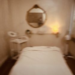 Victorian Day Spa - 30-Minute Aromatherapy Massage