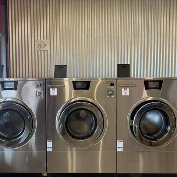 Buckley and Mexico Laundry - Large 80 lb washers - Laundromat Near Me - Aurora, Colorado