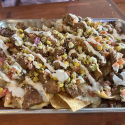 Sheer perfection in carne asada nachos (enough to feed 4 people).
