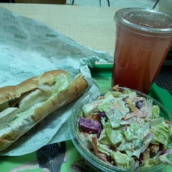Fresh Salads - El combo de baguette es una buena opción para el hambre.  Es económico