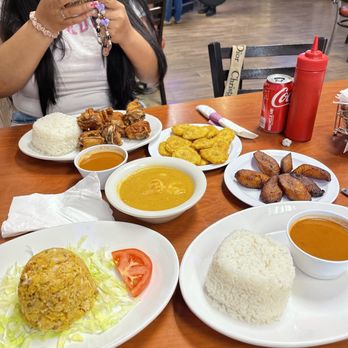 La Casa Del Mofongo - Mofongo, kidney beans, rice, maduros, tostones, chicharrones. - Dominican Near Me - Silver Spring, Maryland La Casa Del Mofongo - Mofongo, kidney beans, rice, maduros, tostones, chicharrones. - Dominican Near Me - Silver Spring, Maryland