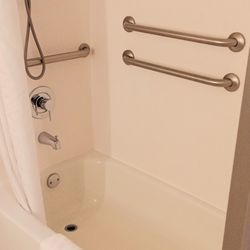 Holiday Inn Express Atlanta West - Theme Park Area - Shower.