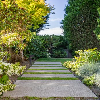 Juxtapose Design Build, LLC - Cast in Place concrete with lush planting leading to a lawn play space - General Contractors Near Me Juxtapose Design Build, LLC - Cast in Place concrete with lush planting leading to a lawn play space - General Contractors Near Me