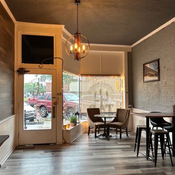 Central Normal Tap - Nice to find a place on a Friday night that's not wall to wall people and wait to be seated - - Beer Bar Near Me - Danville, Indiana