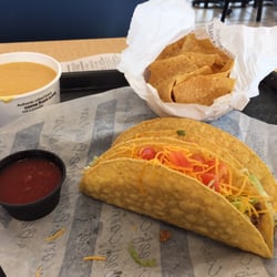 Taco Bueno - Three crispy tacos and chips and queso