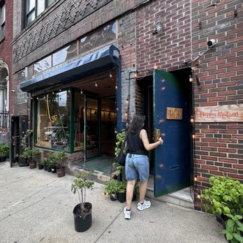 Happy Medium - Outside - Art Classes Near Me - New York, New York