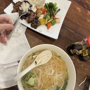 Vnwich Cafe - Chicken pho and grilled chicken plate - Vietnamese Near Me - Kingwood, Texas