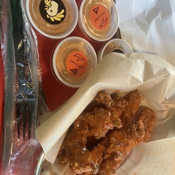 PDQ Marlton - 5 piece meal - 5 garlic buffalo tenders - Chicken Shop Near Me - Marlton, New Jersey PDQ Marlton - 5 piece meal - 5 garlic buffalo tenders - Chicken Shop Near Me - Marlton, New Jersey