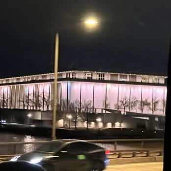 Old Town Trolley Tours - Kennedy Center - Tours Near Me - Washington, DC, District of Columbia Old Town Trolley Tours - Kennedy Center - Tours Near Me - Washington, DC, District of Columbia