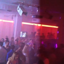 Ambassadeur - Low budget looks like a cheap high school dance..