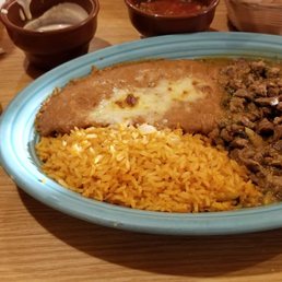Chile Verde w/flour tortillas. Very good stuff. Chile Verde w/flour tortillas. Very good stuff.