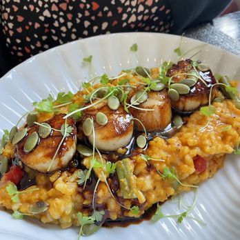 Fin & Tonic - Scallops - New American Near Me - Suffolk, Virginia