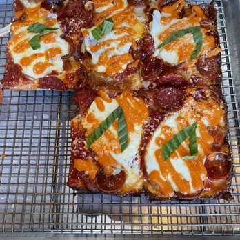 Underground Pizza - Loaded UPC Margarita pizza - Pizza Near Me - Baltimore, Maryland