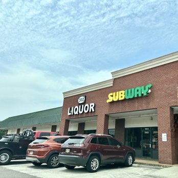 Subway - cars parked in front of a liquor store - Fast Food Near Me - Horn Lake, Mississippi Subway - cars parked in front of a liquor store - Fast Food Near Me - Horn Lake, Mississippi