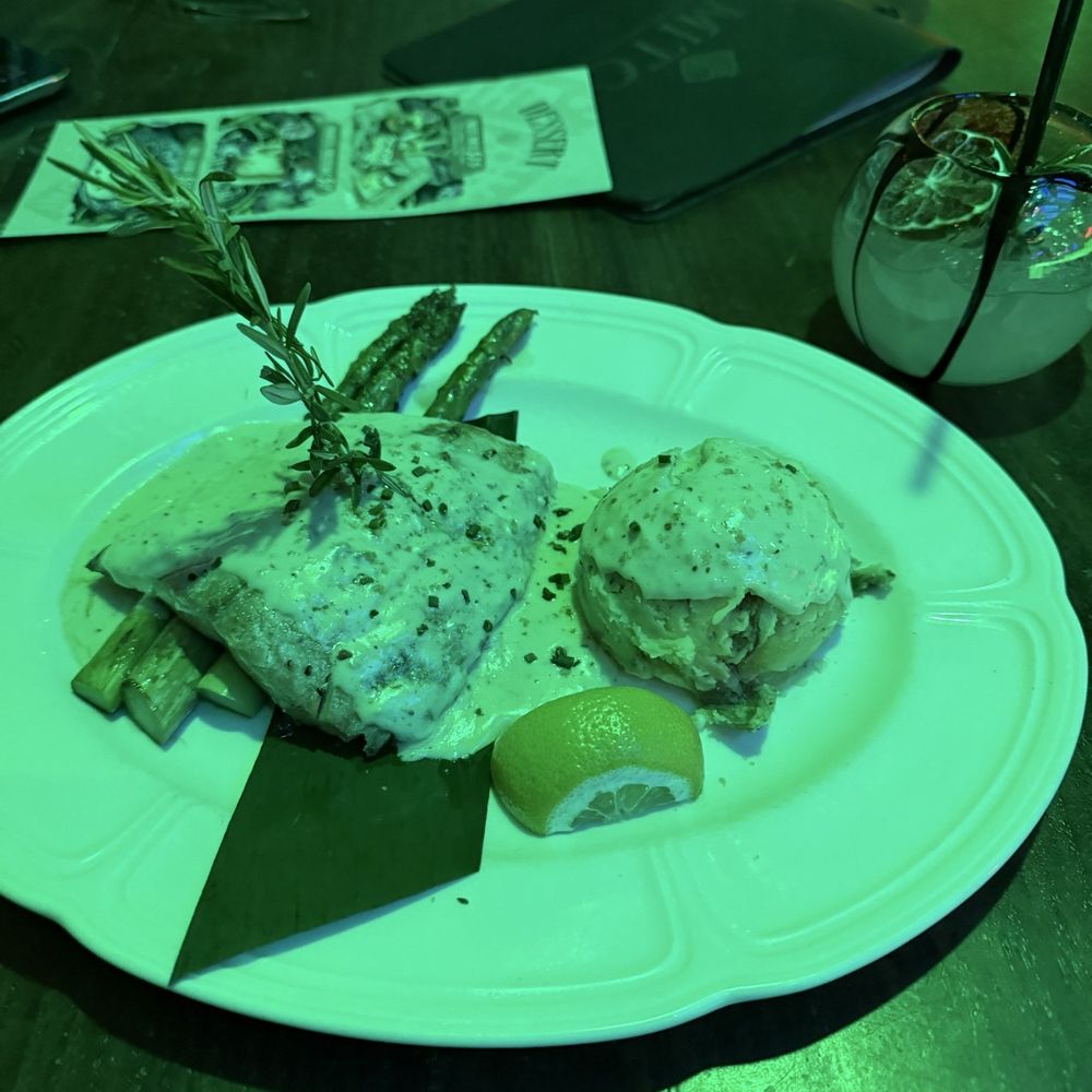 Lemon Salmon with asparagus and mashed potatoes Lemon Salmon with asparagus and mashed potatoes