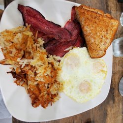 Bacon's Bistro - Classic breakfast