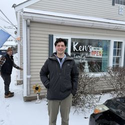 Ken’s Family Hair Care Salon - Merci pour ma coupe de cheveux. Au revoir Ken!