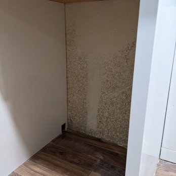RLR Home Construction - Paint behind kitchen cabinet was not done after multiple requests. Paint on walls should be completed before cabinets are placed. - General Contractors Near Me - Corona, California