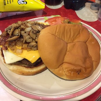 Crane's Museum & Marlene’s Restaurant - Coffee & Tea Near Me - Williamsburg, Missouri