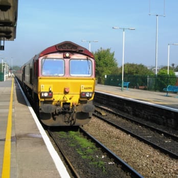 Bridgend Railway Station - A coal train for Aberthaw Power Station runs 'wrong line' through the station to go onto the Vale of Glamorgan line - Public Transportation Near Me - Bridgend, BGE