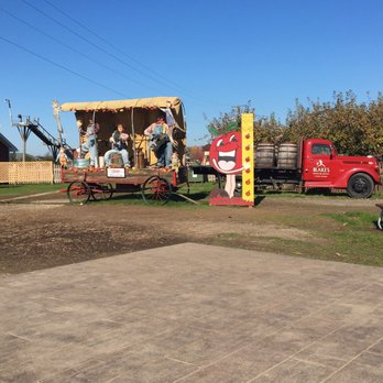 Blake's Orchard & Cider Mill - Kid attractions - Fruits & Veggies Near Me - Armada, Michigan Blake's Orchard & Cider Mill - Kid attractions - Fruits & Veggies Near Me - Armada, Michigan