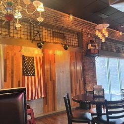 Back Alley Pizza - Decorated wall