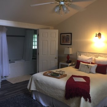 Martha's Vineyard - Bed & Breakfast Near Me - South Haven, Michigan