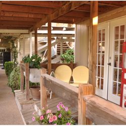 Blushes Salon & Spa - Beautiful walkway down the back