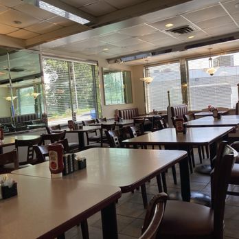 City Star Diner - Interior - Diners Near Me - Manheim, Pennsylvania