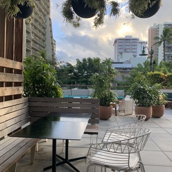 Hideout - Patio dining area - Bars Near Me - Honolulu, Hawaii Hideout - Patio dining area - Bars Near Me - Honolulu, Hawaii
