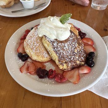 Cream Pot - Very berry soufflé pancakes - Breakfast & Brunch Near Me - Honolulu, Hawaii