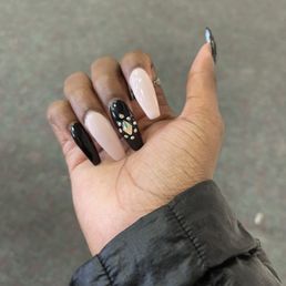 My nails when they left also forgot to say my rhinestones were placed slopped when looked at closely