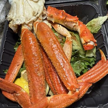 Pike's Landing - Cheated crab combo. One tiny broken leg of king crab, snow crab, but missing Dungeness crab - Seafood Near Me - Fairbanks, Alaska Pike's Landing - Cheated crab combo. One tiny broken leg of king crab, snow crab, but missing Dungeness crab - Seafood Near Me - Fairbanks, Alaska