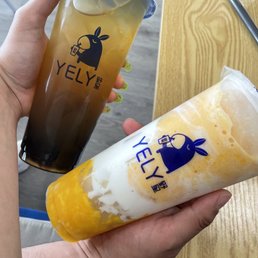 Green tea with boba and mango pomelo without grapefruit Green tea with boba and mango pomelo without grapefruit