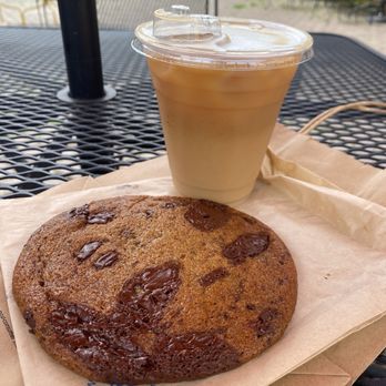 Bakers Bench - Cookie and ice coffee - Bakeries Near Me - Los Angeles, California