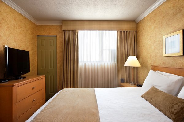 The Sunset Hotel West End, Sonder by null