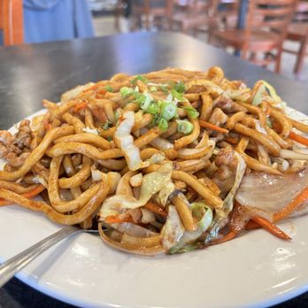 Dumpling Yo! - Shanghai Fried Noodles / 上海粗炒面 with beef - Dim Sum Near Me - Sacramento, California