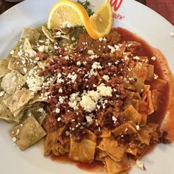 La Casa del Waffle - Chilaquiles divorciados con chorizo