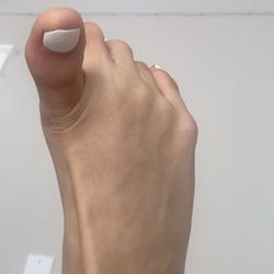Foxy Nails - thumbs up