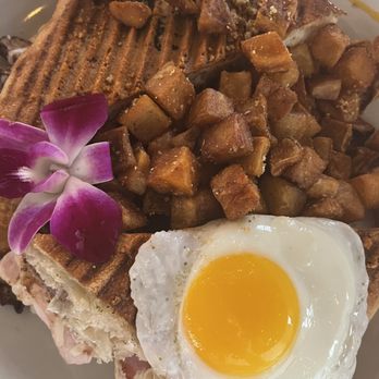 Bistrology - 3 Meat sandwich w/skirt steak,  ham and turkey, fried egg on top  Served with side of potatoes as well - Breakfast & Brunch Near Me - Miramar Beach, Florida