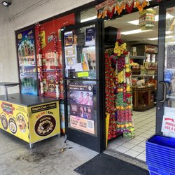Nilgiris Cash And Carry - Entrance