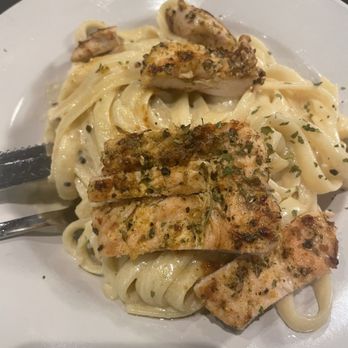 Villa Castrioti - Chicken Fettuccine Alfredo with Grilled Chicken - Pizza Near Me - Cordova, Tennessee Villa Castrioti - Chicken Fettuccine Alfredo with Grilled Chicken - Pizza Near Me - Cordova, Tennessee